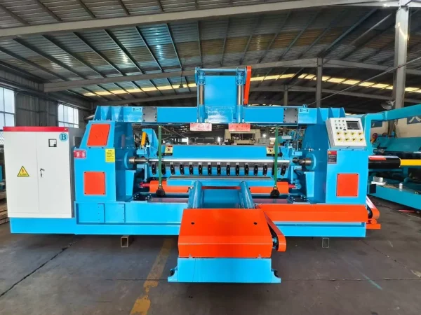 Spindle veneer peeling machine for large-diameter logs, high-precision peeling, and improved production efficiency.